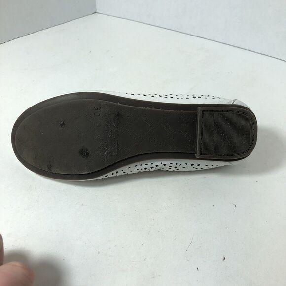Vionic Ballet Flats Womens Size 6.5 Robyn White Perforated Upper Slip On C3 - Picture 15 of 15